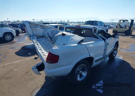 2000 Chevrolet S-10 Ls from USA, damaged, VIN 1GCCS1457YK260480